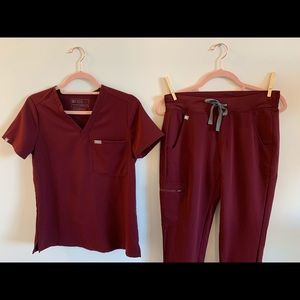 FIGS SCRUBS SET - Burgundy